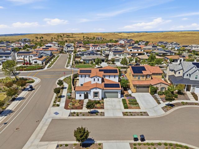 915 Vineyard Court, Madera, CA 93636