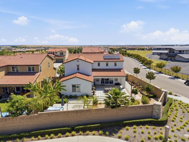 915 Vineyard Court, Madera, CA 93636