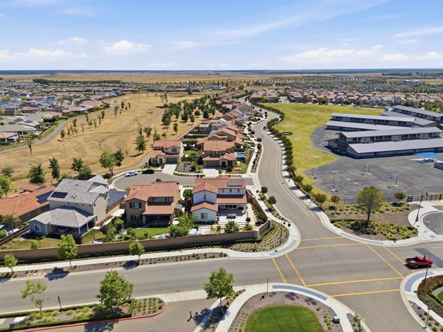 915 Vineyard Court, Madera, CA 93636