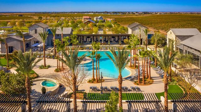 915 Vineyard Court, Madera, CA 93636