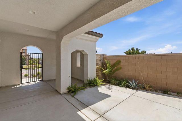 915 Vineyard Court, Madera, CA 93636