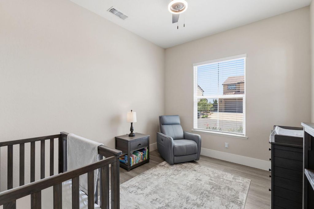 Image 25 of property listing at 915 Vineyard Court, Madera, CA 93636