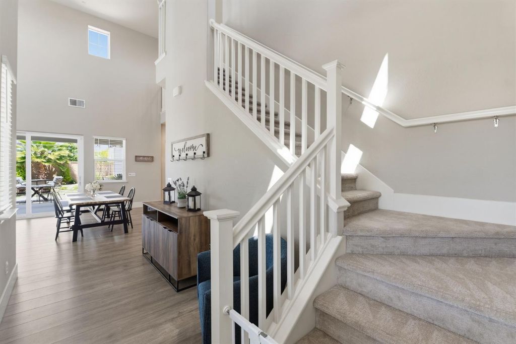 Image 27 of property listing at 915 Vineyard Court, Madera, CA 93636