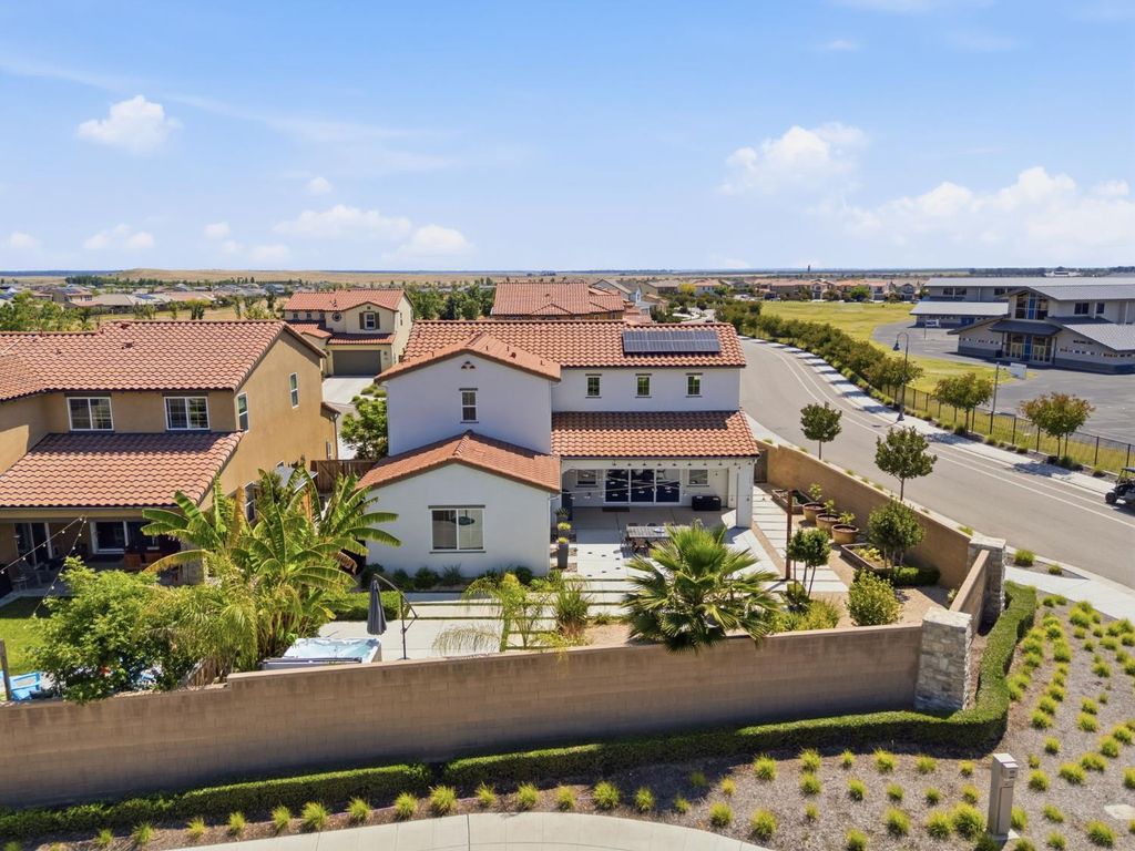 Image 58 of property listing at 915 Vineyard Court, Madera, CA 93636