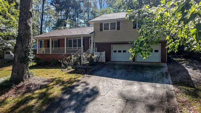 5728 Four Winds Court SW, Lilburn, GA 30047