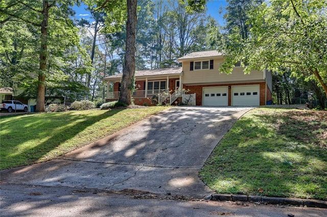 5728 Four Winds Court SW, Lilburn, GA 30047