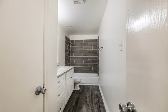 423 Remington Ridge Drive, Houston, TX 77073