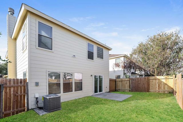 423 Remington Ridge Drive, Houston, TX 77073