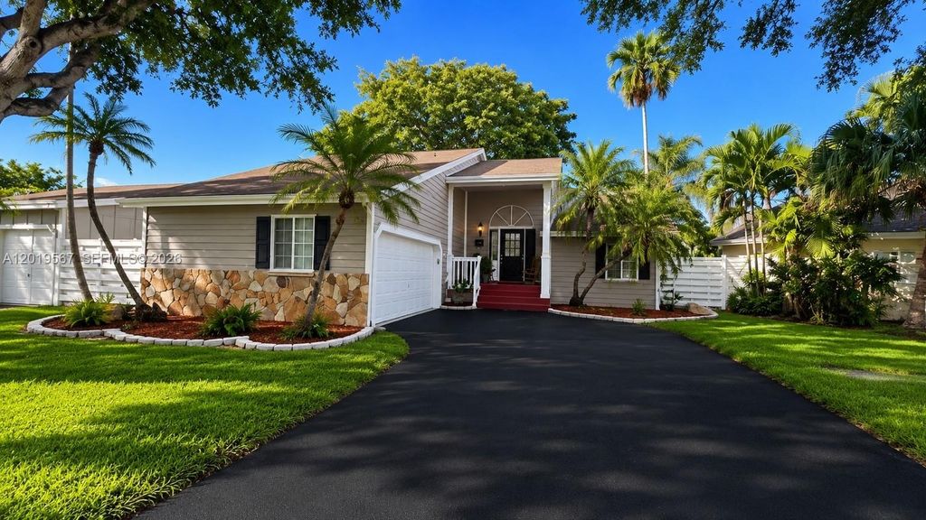 14510 SW 142nd Ct Cir S, Miami, FL 33186