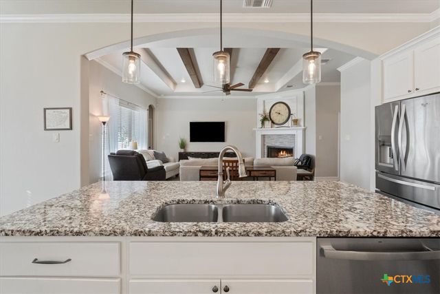 102 Rancho Del Lago Lane, Belton, TX 76513