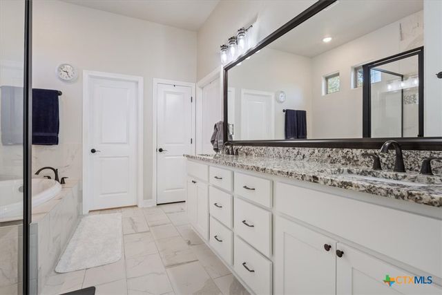 102 Rancho Del Lago Lane, Belton, TX 76513