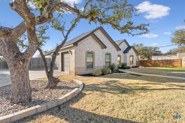 102 Rancho Del Lago Lane, Belton, TX 76513
