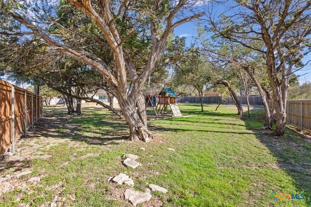 102 Rancho Del Lago Lane, Belton, TX 76513