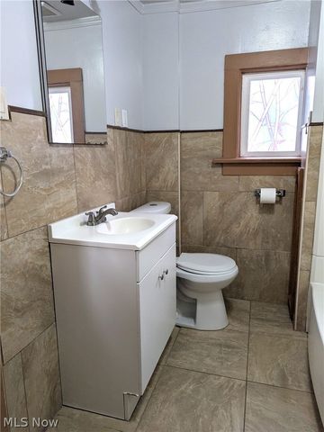 876 Avon Street, Akron, OH 44310