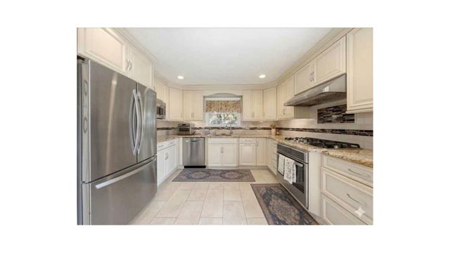 2410 LODOVICK Avenue, New York City, NY 10469