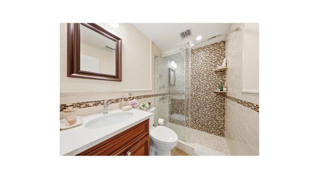 2410 LODOVICK Avenue, New York City, NY 10469