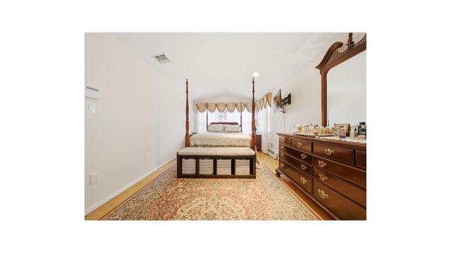 2410 LODOVICK Avenue, New York City, NY 10469