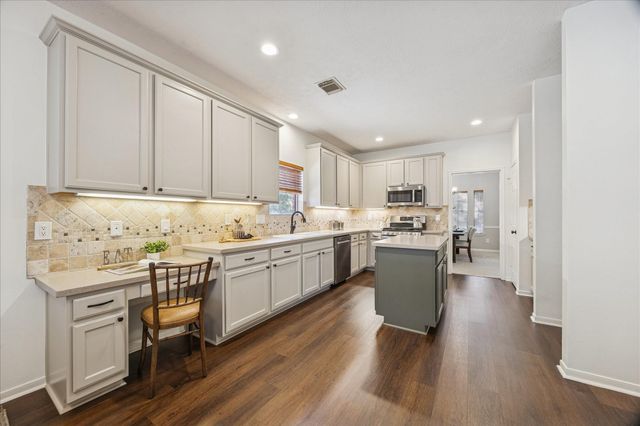 1403 Pinewood Court, Pearland, TX 77581