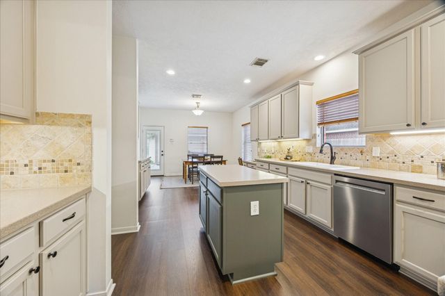 1403 Pinewood Court, Pearland, TX 77581