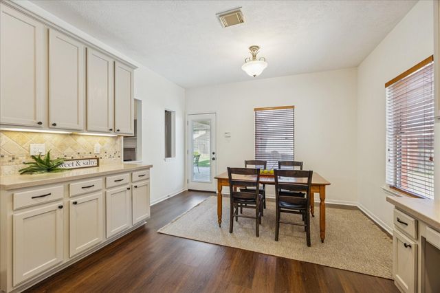 1403 Pinewood Court, Pearland, TX 77581