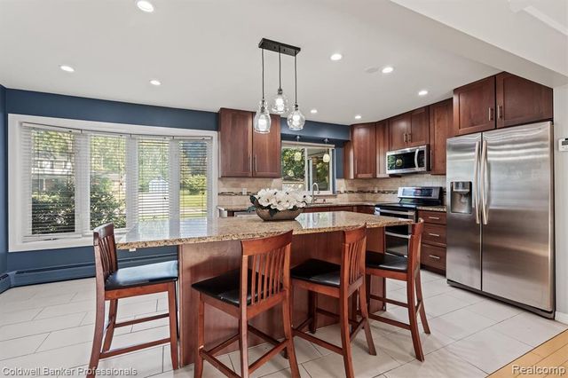 26163 Westmeath Street, Farmington Hills, MI 48334