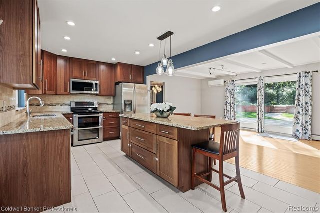 26163 Westmeath Street, Farmington Hills, MI 48334
