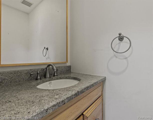 26163 Westmeath Street, Farmington Hills, MI 48334