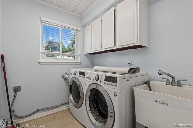 26163 Westmeath Street, Farmington Hills, MI 48334