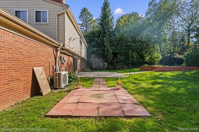 26163 Westmeath Street, Farmington Hills, MI 48334