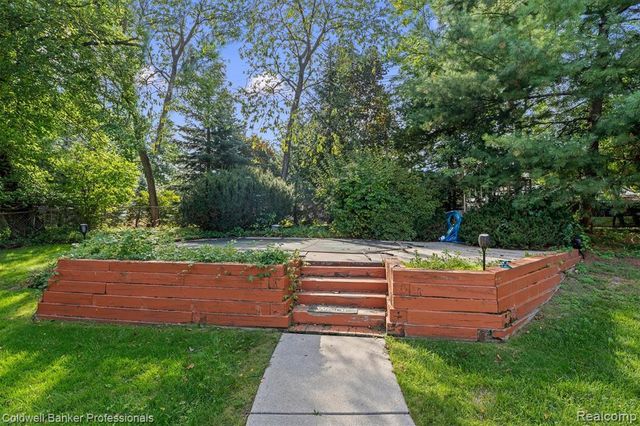 26163 Westmeath Street, Farmington Hills, MI 48334