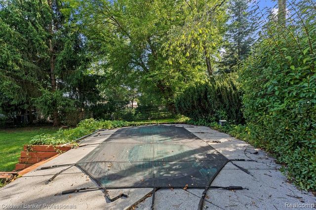 26163 Westmeath Street, Farmington Hills, MI 48334