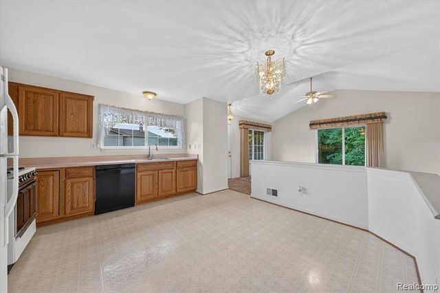 16830 Kenwood Court, Roseville, MI 48066