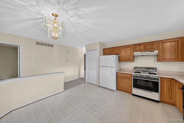 16830 Kenwood Court, Roseville, MI 48066