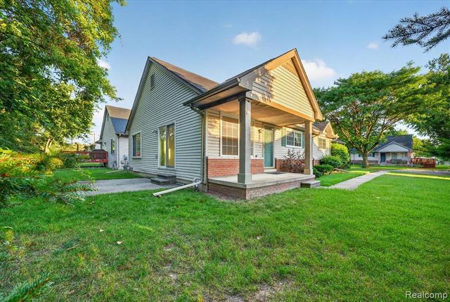 16830 Kenwood Court, Roseville, MI 48066