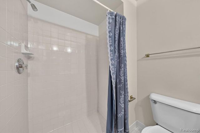 16830 Kenwood Court, Roseville, MI 48066