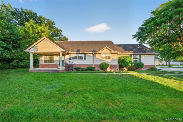 16830 Kenwood Court, Roseville, MI 48066