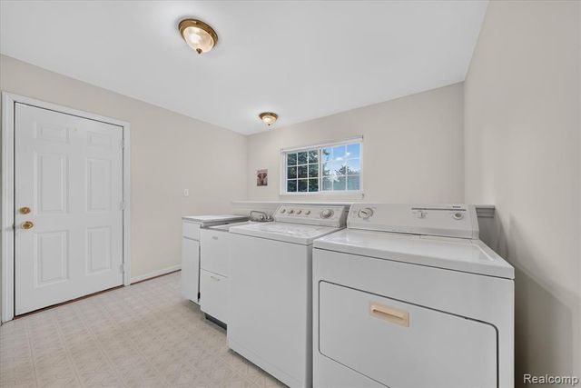 16830 Kenwood Court, Roseville, MI 48066