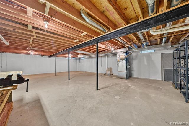 16830 Kenwood Court, Roseville, MI 48066