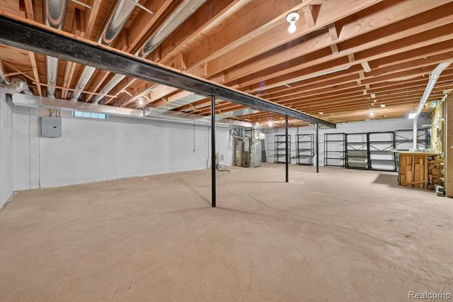 16830 Kenwood Court, Roseville, MI 48066