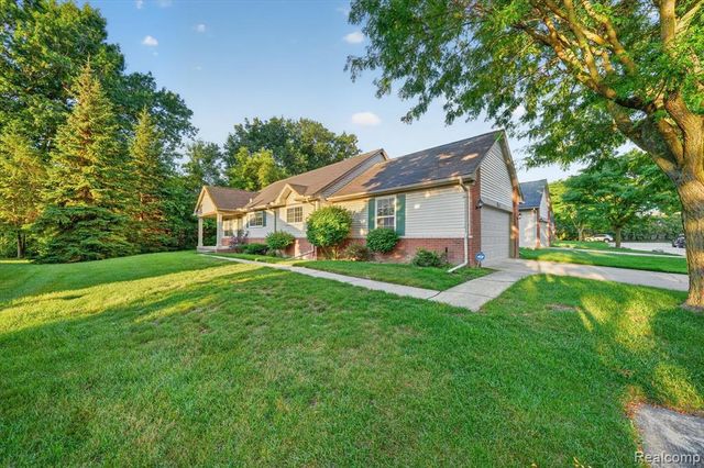 16830 Kenwood Court, Roseville, MI 48066