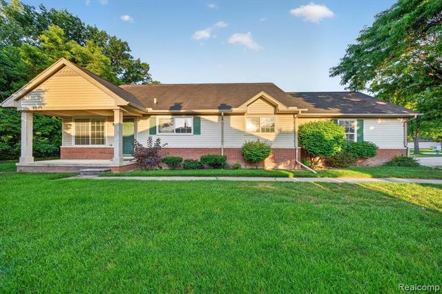 16830 Kenwood Court, Roseville, MI 48066