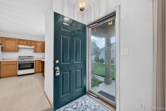 16830 Kenwood Court, Roseville, MI 48066
