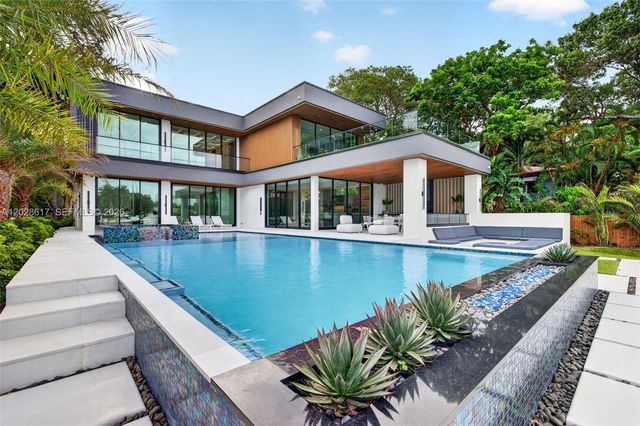 700 SW 12th Avenue, Fort Lauderdale, FL 33312