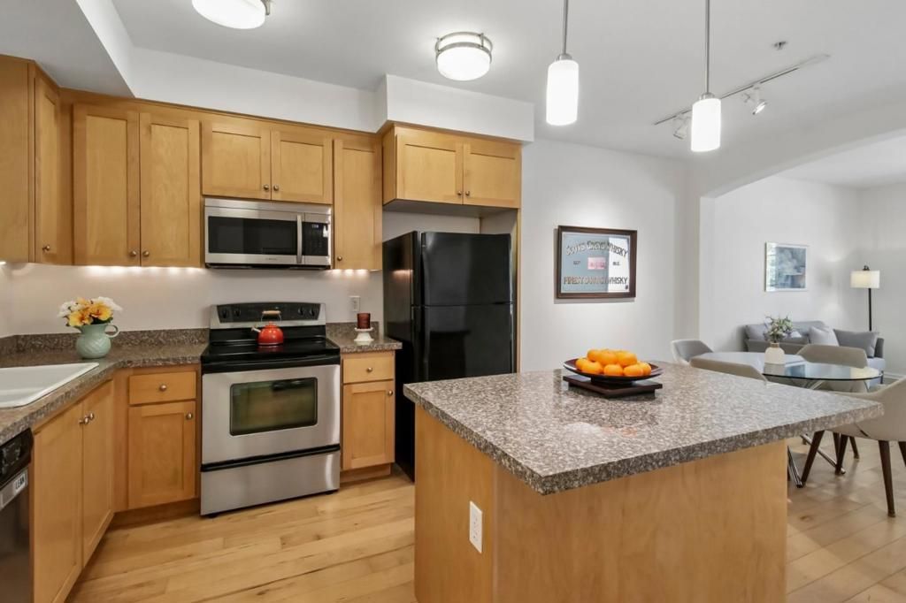 Image 6 of property listing at 800 N 8th Street 101, San Jose, CA 95112