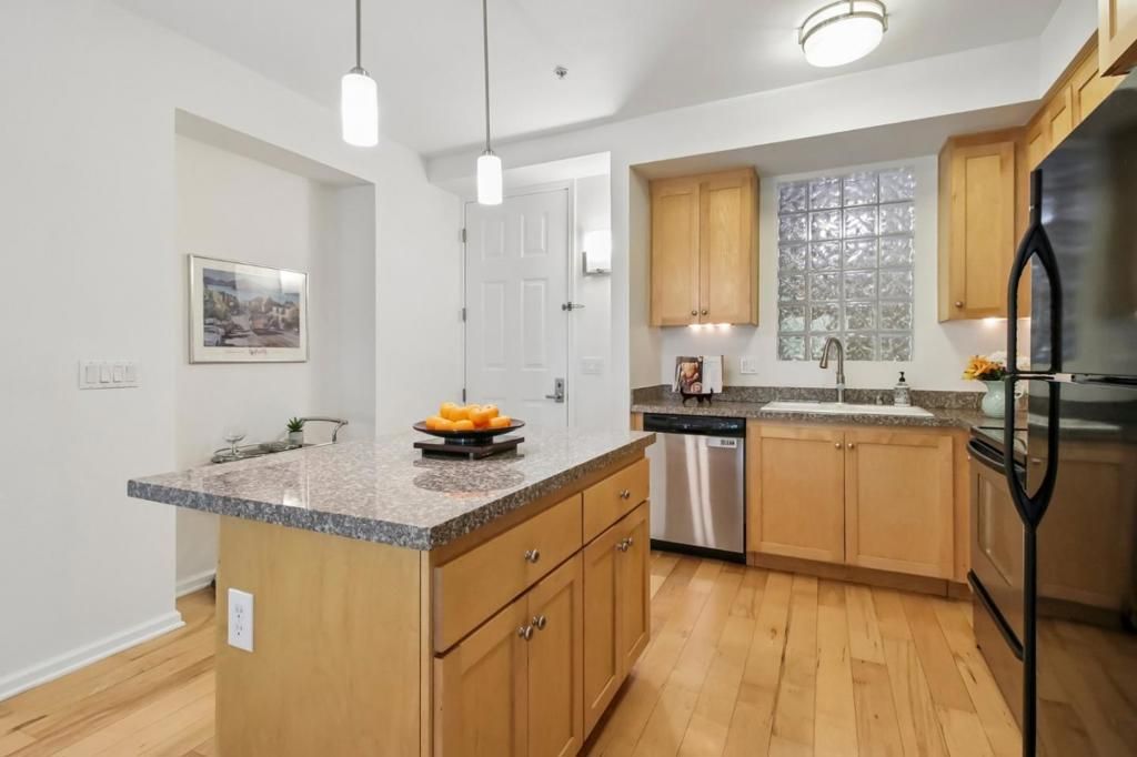 Image 8 of property listing at 800 N 8th Street 101, San Jose, CA 95112