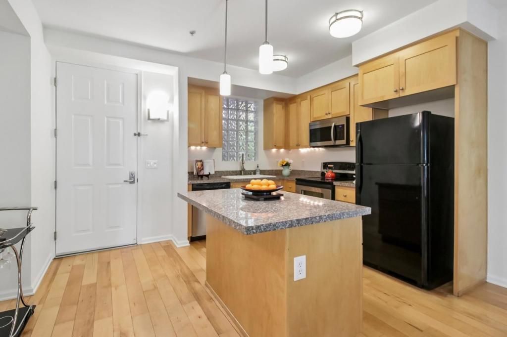 Image 9 of property listing at 800 N 8th Street 101, San Jose, CA 95112