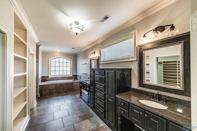 2405 Rothmore Drive, Huntsville, AL 35803