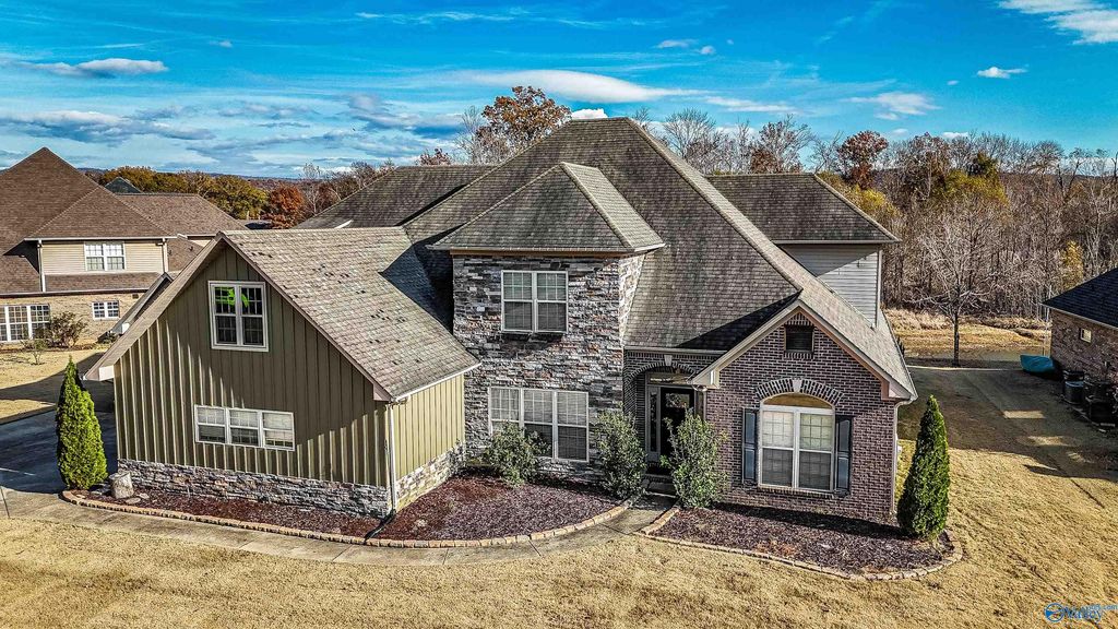 2405 Rothmore Drive, Huntsville, AL 35803