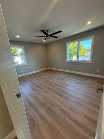 35 adams Avenue, Bayville, NY 11709