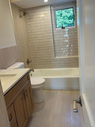 35 adams Avenue, Bayville, NY 11709